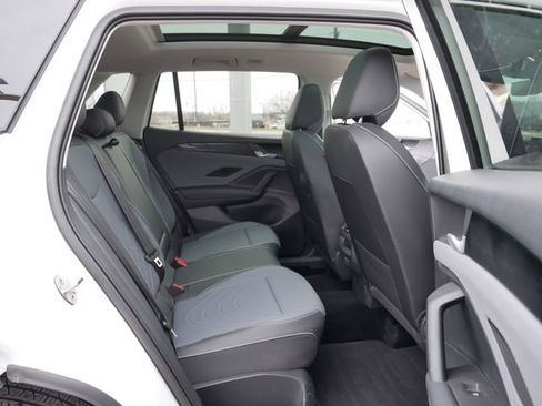 Used 2025 Volkswagen Tiguan SE image 19