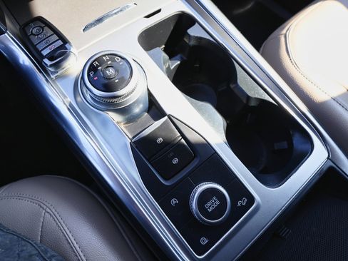 Used 2020 Ford Explorer XLT w/ Equipment Group 202A image 27