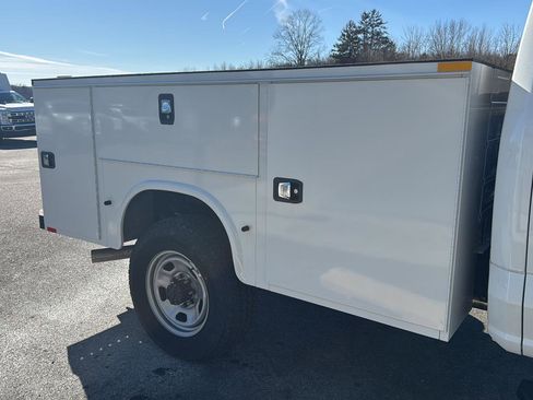 New 2025 Ford F350 XL w/ XL Chrome Package image 11