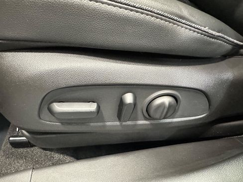 Used 2022 Buick Encore GX Select w/ Sport Touring Package FWD image 17