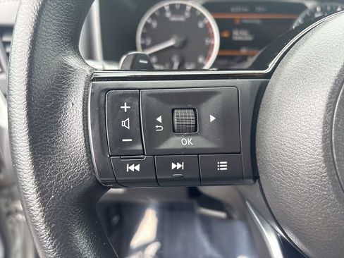 Used 2023 Nissan Rogue SV AWD/4WD image 16