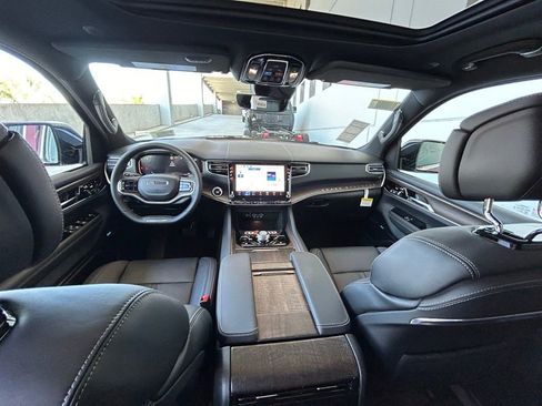 Used 2024 Jeep Grand Wagoneer Series I AWD/4WD image 41