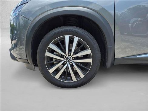Used 2024 Nissan Pathfinder Platinum w/ Black Appearance Package FWD image 21
