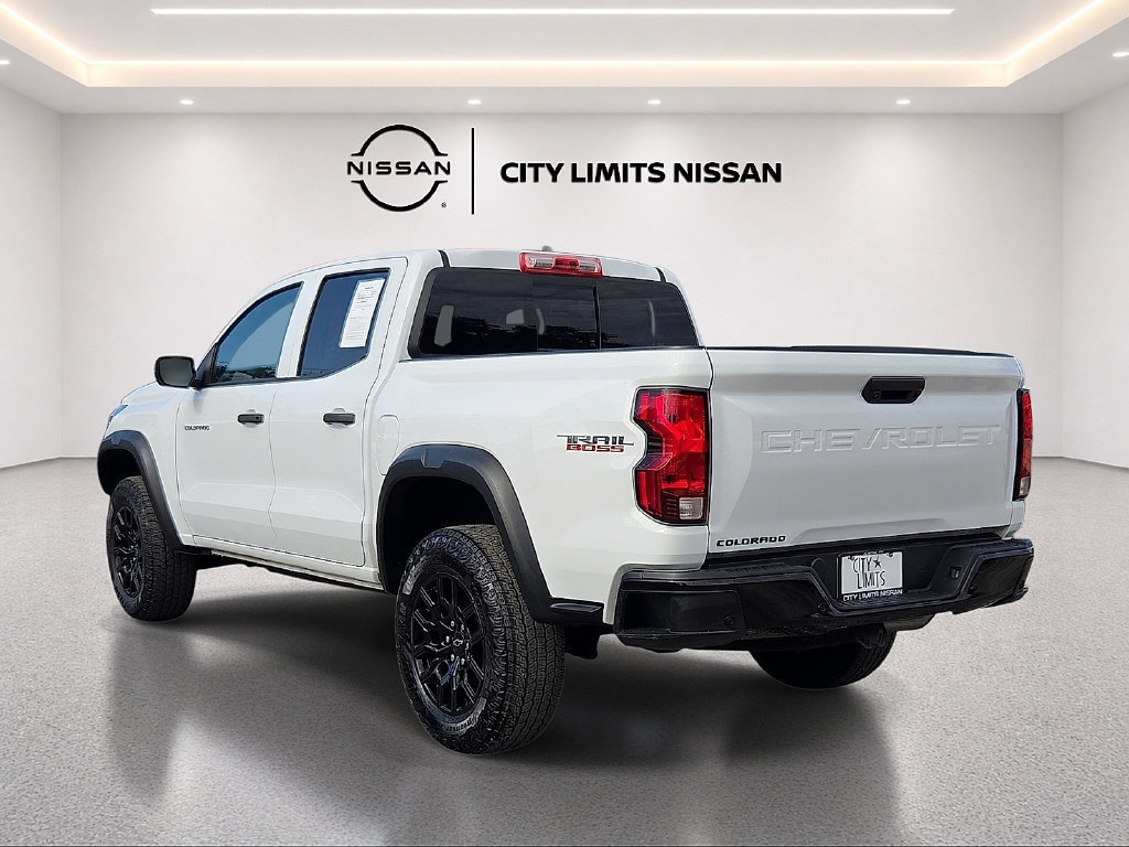 Used 2025 Chevrolet Colorado Trail Boss AWD/4WD image 4