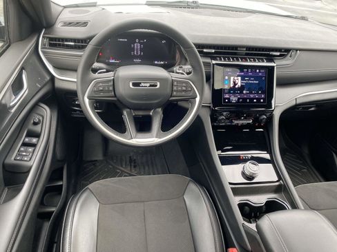 Certified 2024 Jeep Grand Cherokee Altitude image 18