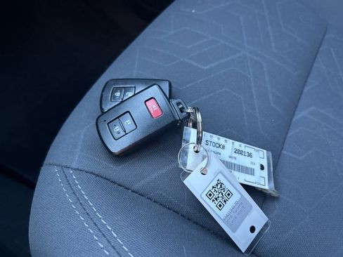 Used 2019 Toyota Tacoma TRD Off-Road image 44