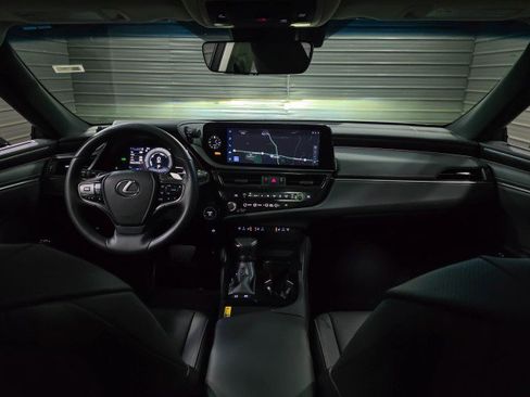 Used 2024 Lexus ES 300h F Sport image 11