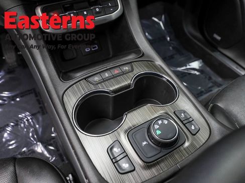 Used 2023 GMC Acadia SLT image 22