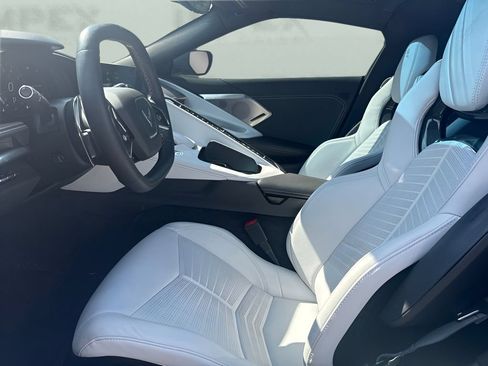 Used 2024 Chevrolet Corvette Stingray Preferred Cpe RWD image 9