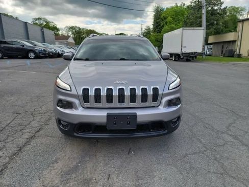 Used 2016 Jeep Cherokee Latitude w/ Cold Weather Group AWD/4WD image 2