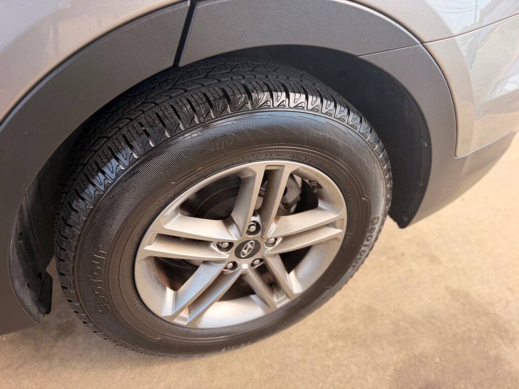 Used 2018 Hyundai Santa Fe Sport w/ 2.4L Value Package 02 FWD image 15