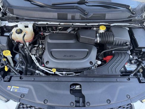 Used 2022 Chrysler Pacifica Limited FWD image 34