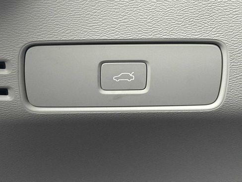 New 2026 Volvo XC40 B5 Ultra w/ Climate Package image 33