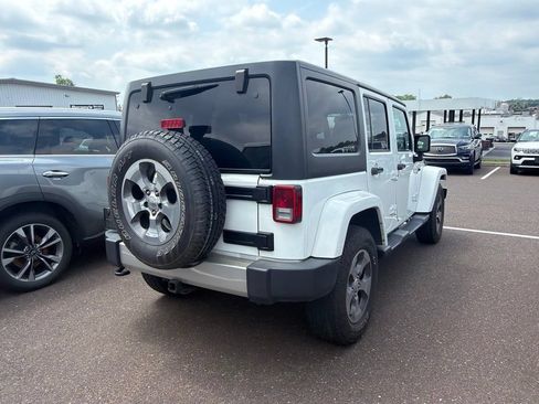 Used 2017 Jeep Wrangler Unlimited Sahara w/ Connectivity Group AWD/4WD image 8