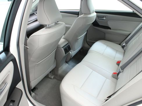 Used 2017 Toyota Camry XLE FWD image 26