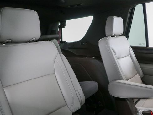 Used 2023 Chevrolet Tahoe Z71 w/ Luxury Package AWD/4WD image 32