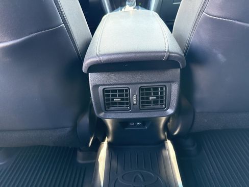 Used 2023 Toyota Venza XLE image 23