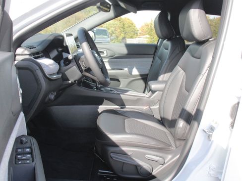 New 2026 Jeep Compass Latitude image 3