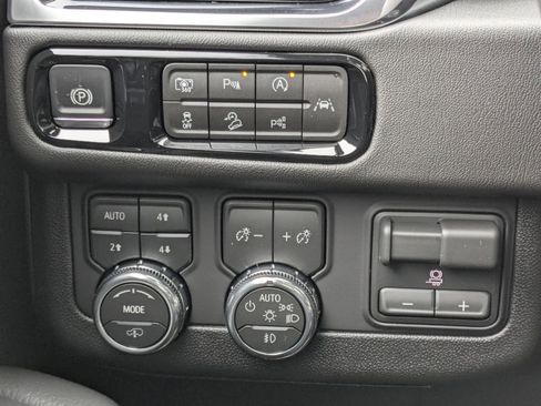 New 2026 GMC Yukon XL Denali w/ Denali Reserve Package image 18