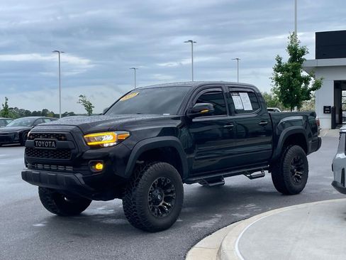 Used 2023 Toyota Tacoma TRD Off-Road w/ TRD Premium Off Road Package AWD/4WD image 4