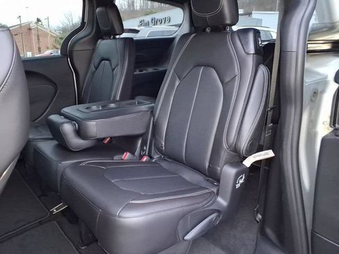 New 2026 Chrysler Pacifica Select FWD image 5