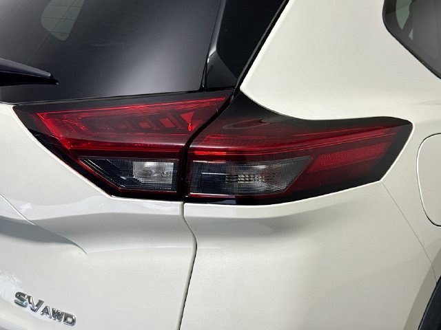 Used 2021 Nissan Rogue SV AWD/4WD image 33
