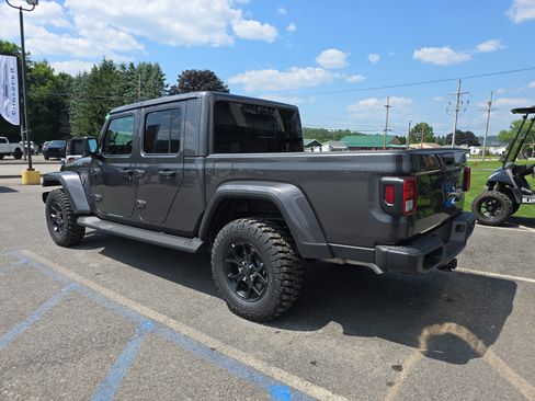 New 2025 Jeep Gladiator Sport image 6