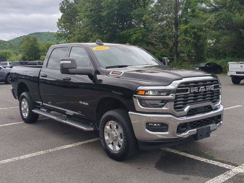 Certified 2025 RAM 2500 Big Horn AWD/4WD image 3