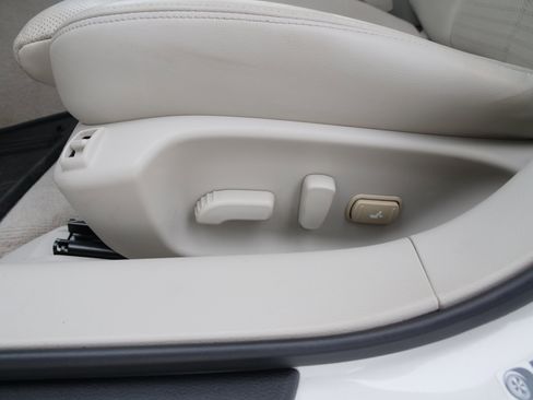 Used 2014 INFINITI Q50 Sport w/ Technology Package image 17