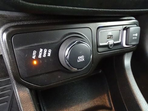 Certified 2022 Jeep Renegade Latitude w/ Convenience Group AWD/4WD image 12