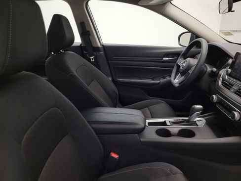 Used 2025 Nissan Altima 2.5 SV FWD image 21