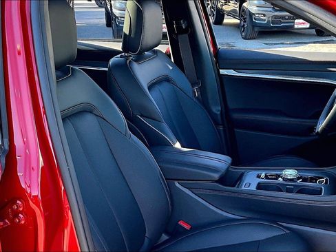 Used 2025 Jeep Wagoneer S Limited image 7