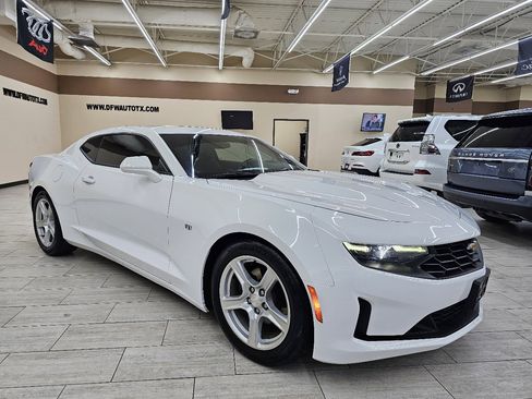 Used 2020 Chevrolet Camaro LT w/ Technology Package image 5
