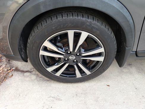 Used 2019 Nissan Kicks SV w/ Exterior Package FWD image 5