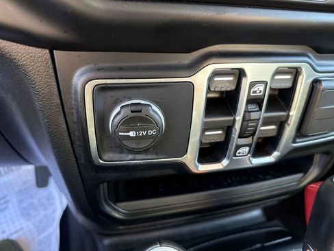 Used 2021 Jeep Wrangler Unlimited Sahara AWD/4WD image 31