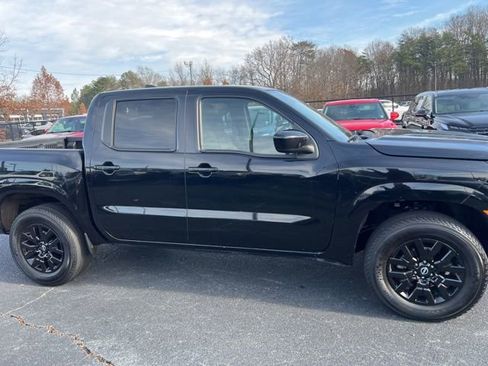 Used 2023 Nissan Frontier SV image 4