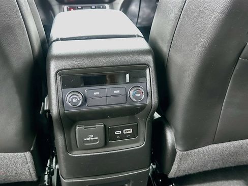 Certified 2023 GMC Acadia SLT AWD/4WD image 24