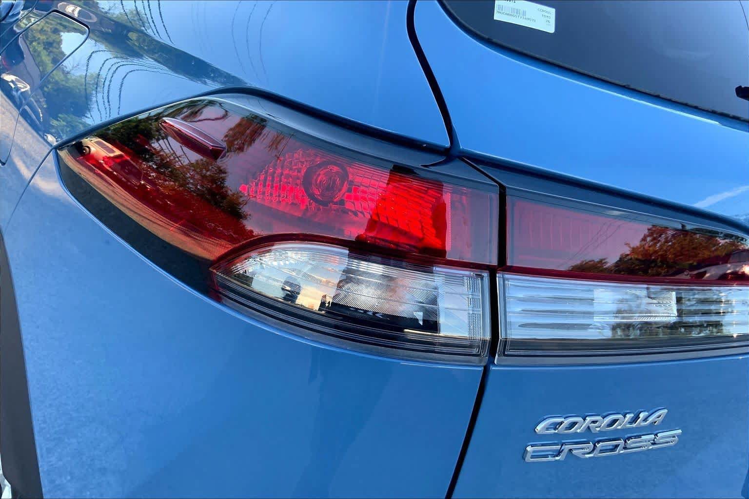 Used 2026 Toyota Corolla Cross LE FWD image 28