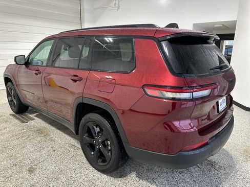 Used 2023 Jeep Grand Cherokee L Laredo image 15