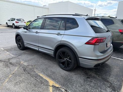 Used 2023 Volkswagen Tiguan SE R-Line AWD/4WD image 4