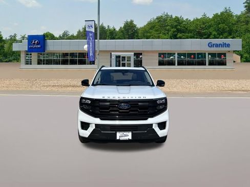 Used 2025 Ford Expedition Active AWD/4WD image 3