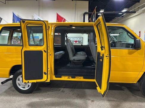 Used 2011 Ford E-150 and Econoline 150 Wagon image 14