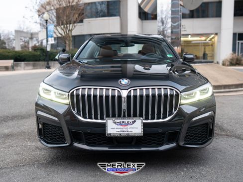 Used 2020 BMW 750i xDrive w/ M Sport Package image 2