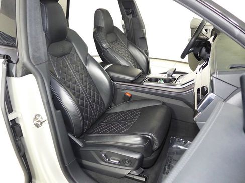 Used 2023 Audi SQ8 Premium Plus w/ SQ8 Luxury Package AWD/4WD image 19
