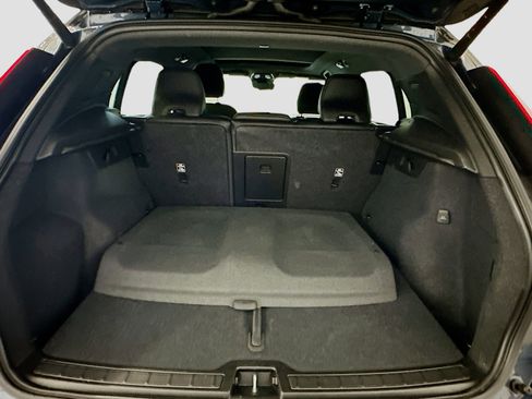 Used 2022 Volvo XC40 P8 Recharge Plus image 31