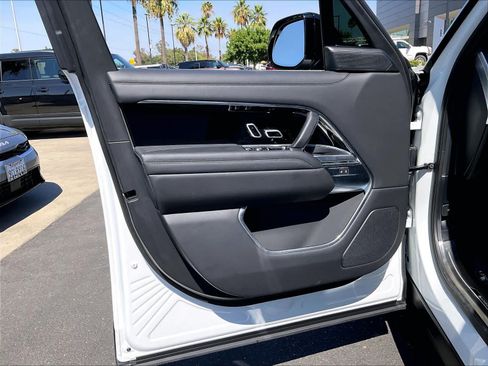 Used 2025 Land Rover Range Rover SE AWD/4WD image 23