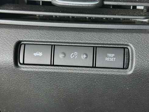 Used 2025 Nissan Altima 2.5 SV FWD image 16