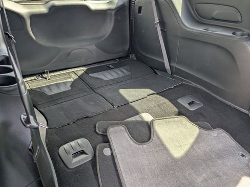 Used 2025 Chrysler Pacifica Select image 27