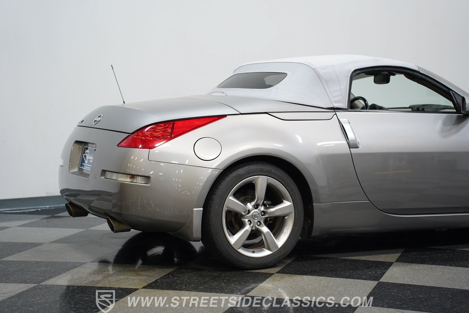 Used 2007 Nissan 350Z Touring RWD image 26