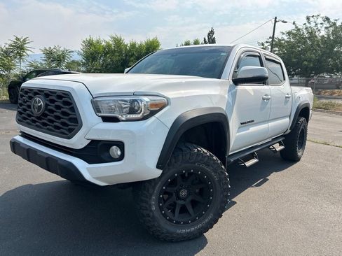 Used 2020 Toyota Tacoma TRD Off-Road AWD/4WD image 13